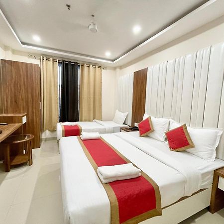Hotel Shree Radha Krishna Varanasi Exterior photo