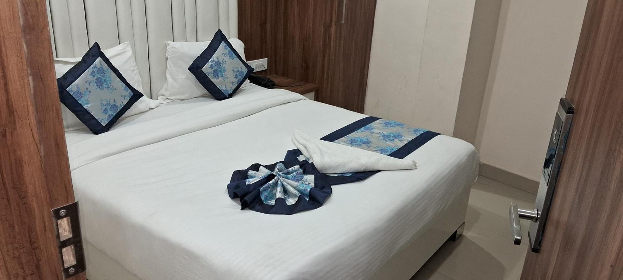 Hotel Shree Radha Krishna Varanasi Exterior photo