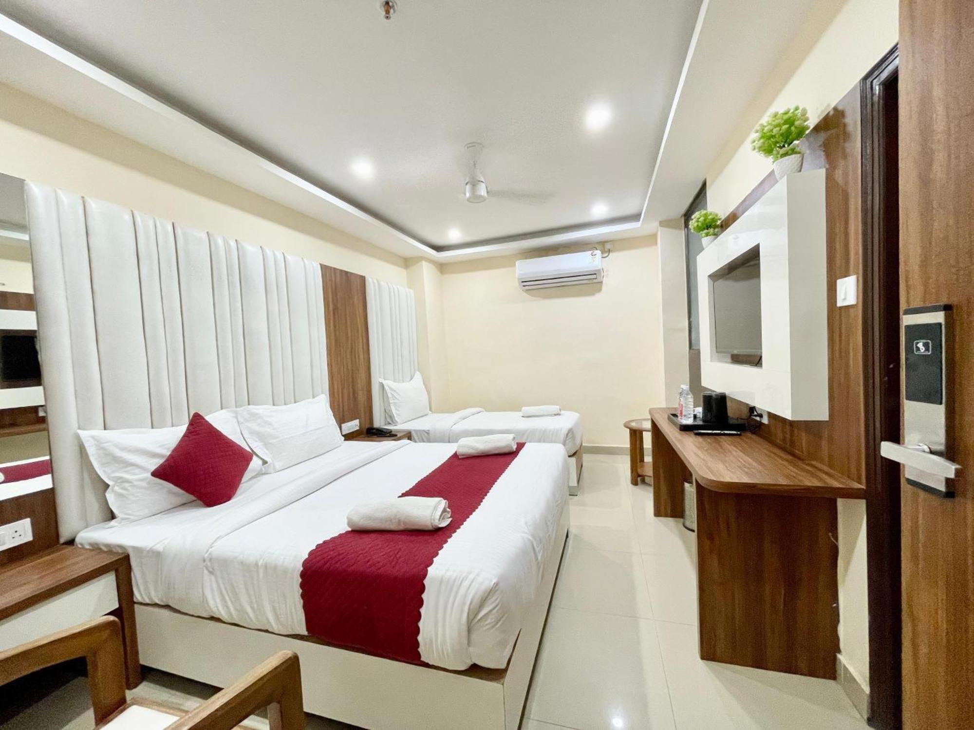Hotel Shree Radha Krishna Varanasi Exterior photo