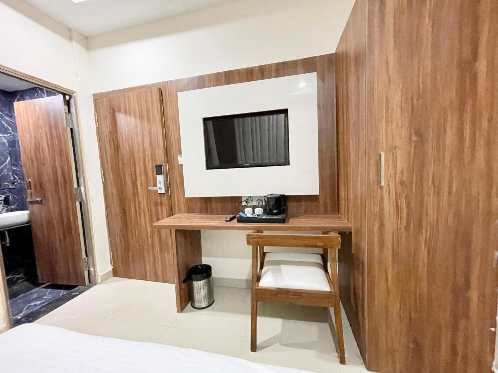 Hotel Shree Radha Krishna Varanasi Exterior photo