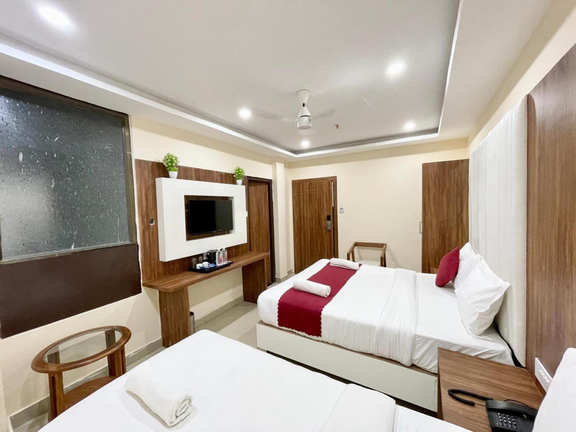Hotel Shree Radha Krishna Varanasi Exterior photo