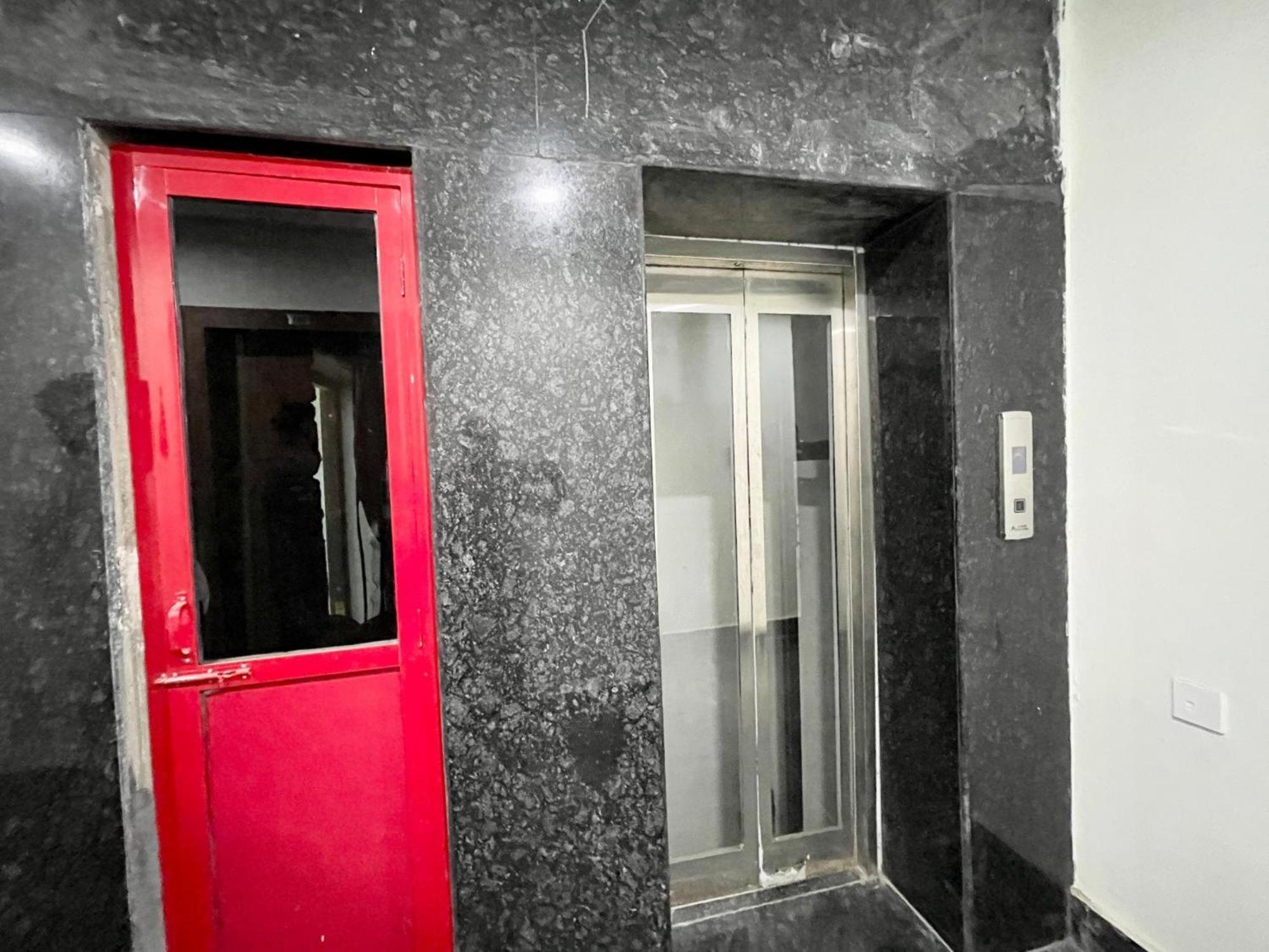 Hotel Shree Radha Krishna Varanasi Exterior photo