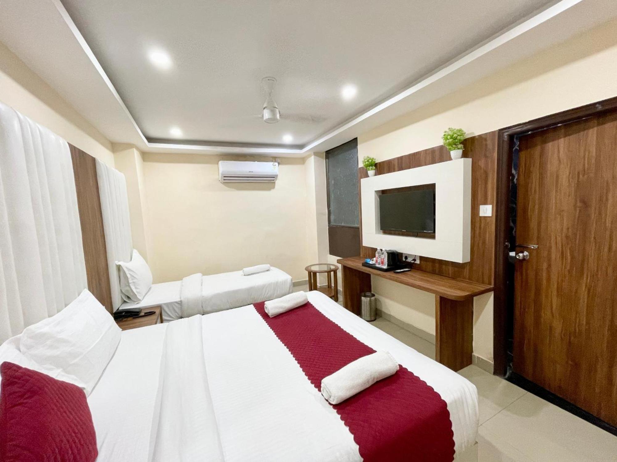 Hotel Shree Radha Krishna Varanasi Exterior photo