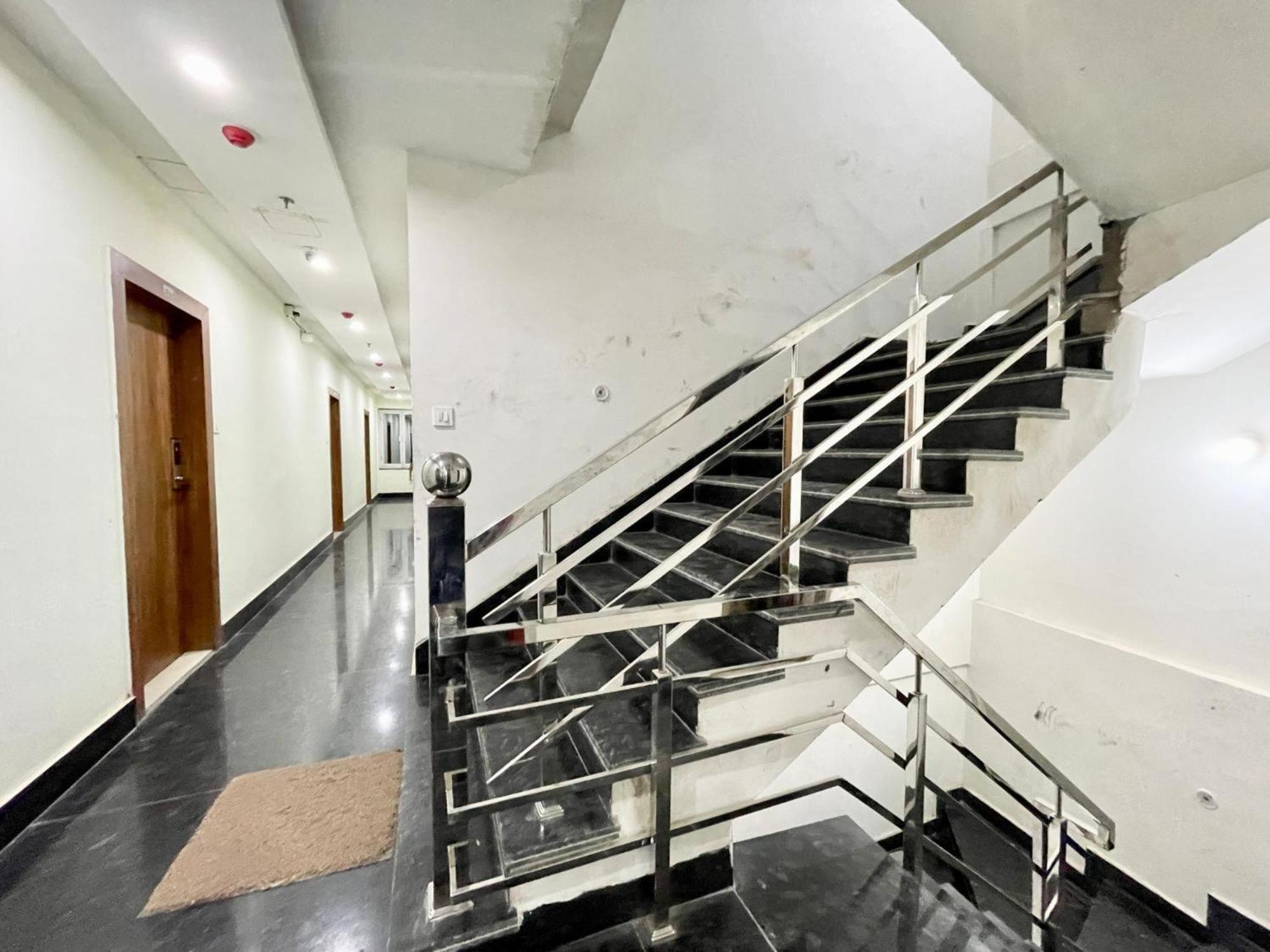 Hotel Shree Radha Krishna Varanasi Exterior photo